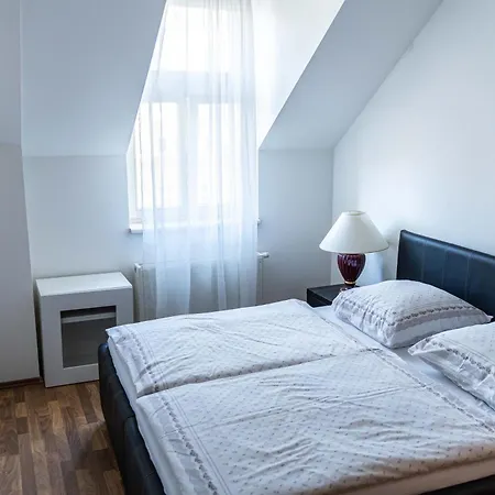 Apartments Valencia 卡罗维发利 外观 照片