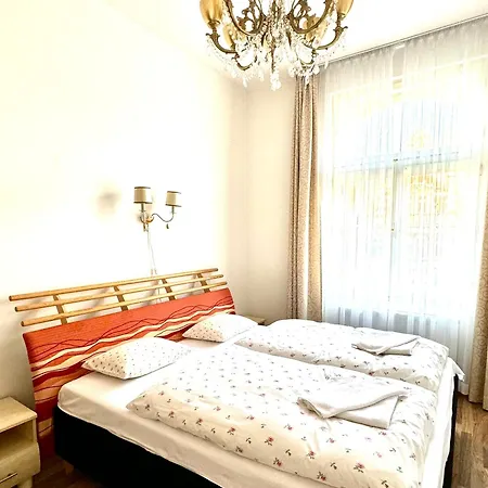 Apartments Valencia 卡罗维发利 外观 照片